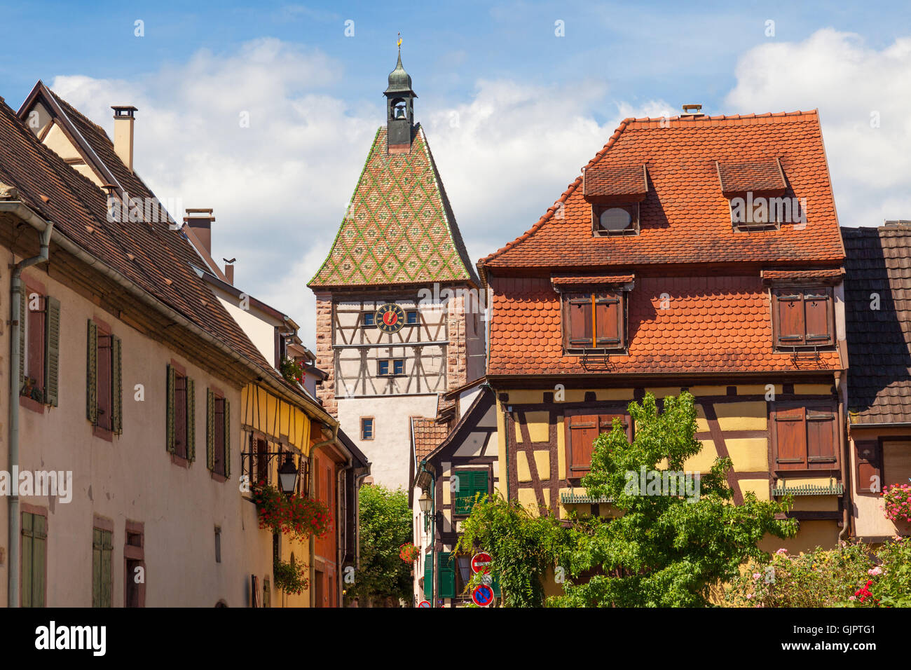 Fachwerk Uhrturm in Bergheim, Elsass Frankreich Stockfoto