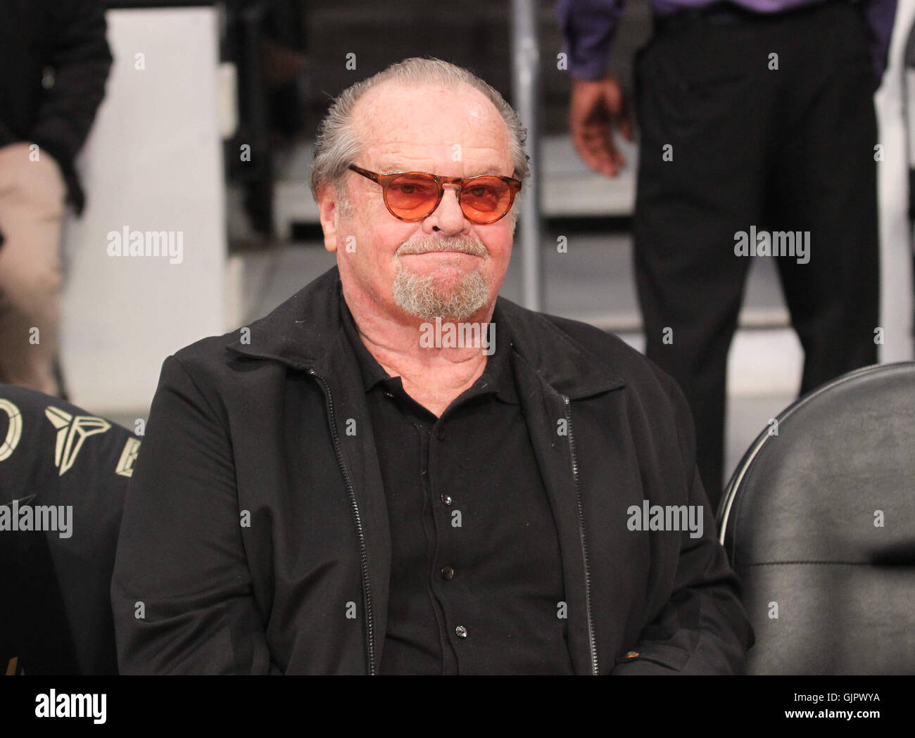Promis bei der Los Angeles Lakers-Spiel. Die Los Angeles Lakers besiegte die Utah Jazz mit dem Endstand von 101-96 in Lakers Kobe Bryants letzten NBA-Spiel im Staples Center.  Mitwirkende: Jack Nicholson wo: Los Angeles, California, Vereinigte Staaten von Amerika als: Stockfoto