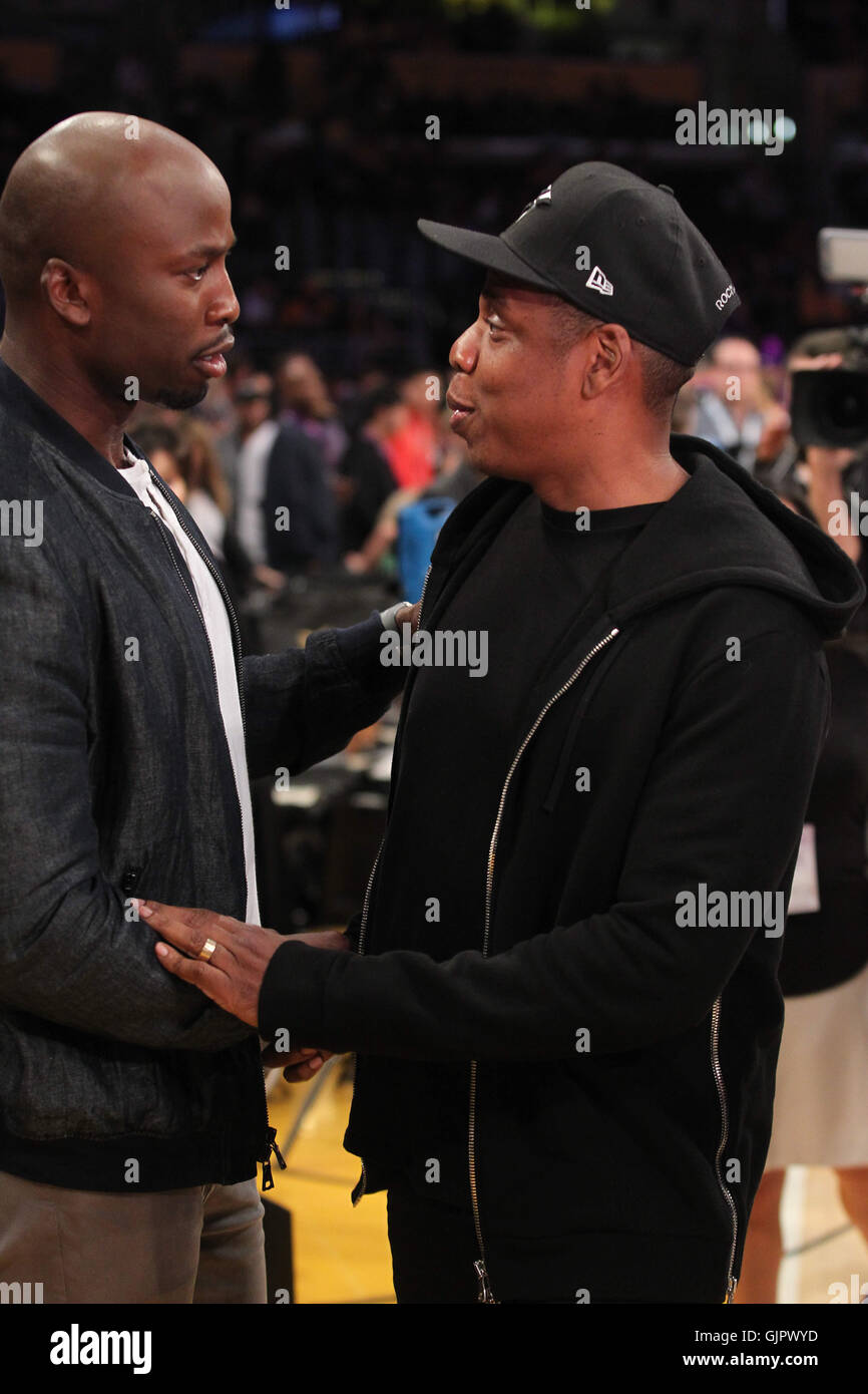 Promis bei der Los Angeles Lakers-Spiel. Die Los Angeles Lakers besiegte die Utah Jazz mit dem Endstand von 101-96 in Lakers Kobe Bryants letzten NBA-Spiel im Staples Center.  Mitwirkende: Jay-Z wo: Los Angeles, California, Vereinigte Staaten von Amerika als: 13 Apr 20 Stockfoto
