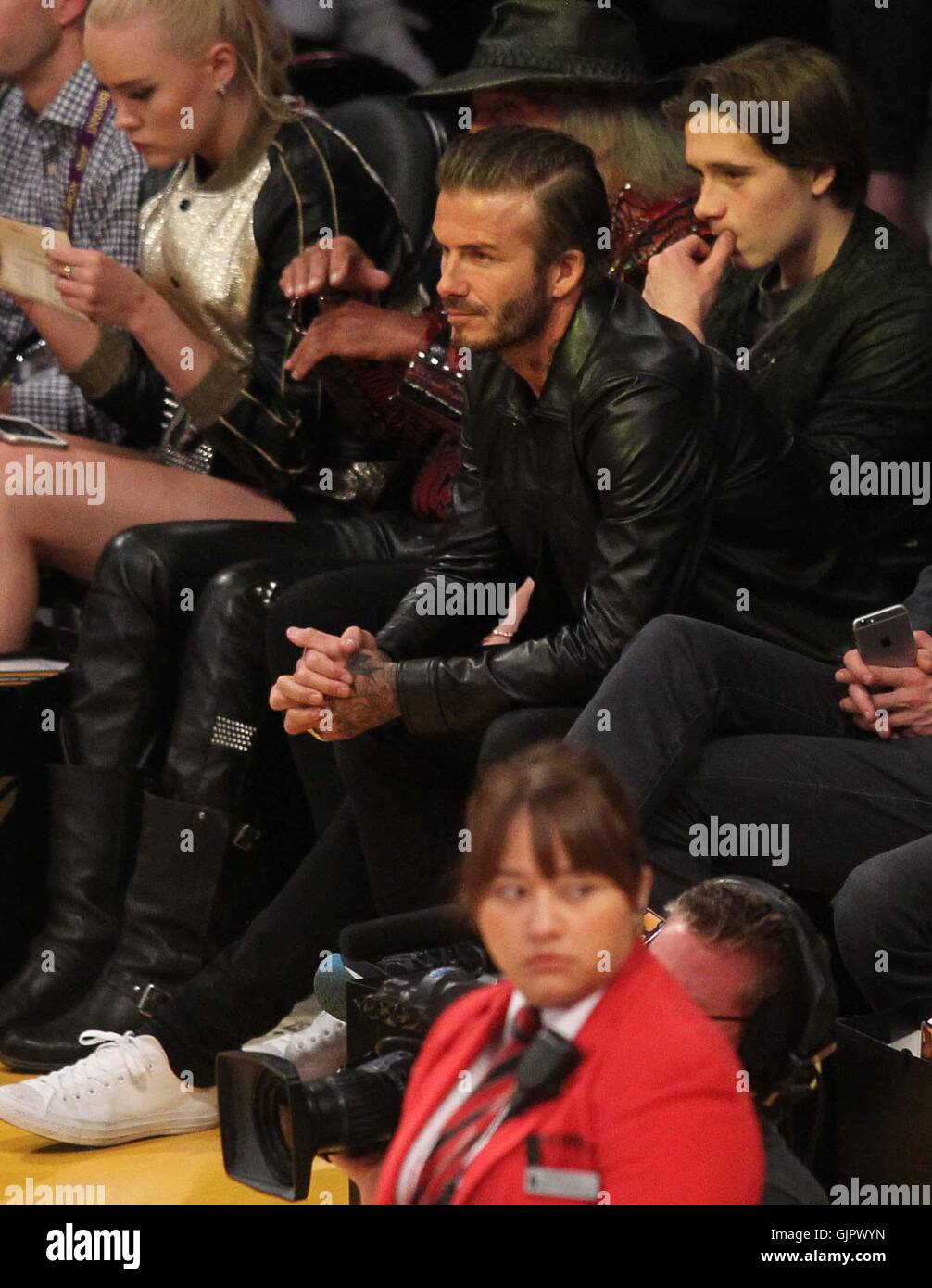 Promis bei der Los Angeles Lakers-Spiel. Die Los Angeles Lakers besiegte die Utah Jazz mit dem Endstand von 101-96 in Lakers Kobe Bryants letzten NBA-Spiel im Staples Center.  Mit: David Beckham Where: Los Angeles, California, Vereinigte Staaten von Amerika als: 1 Stockfoto