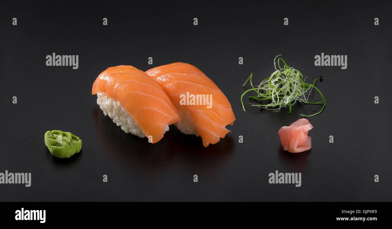 Lachs-Sushi nigiri Stockfoto