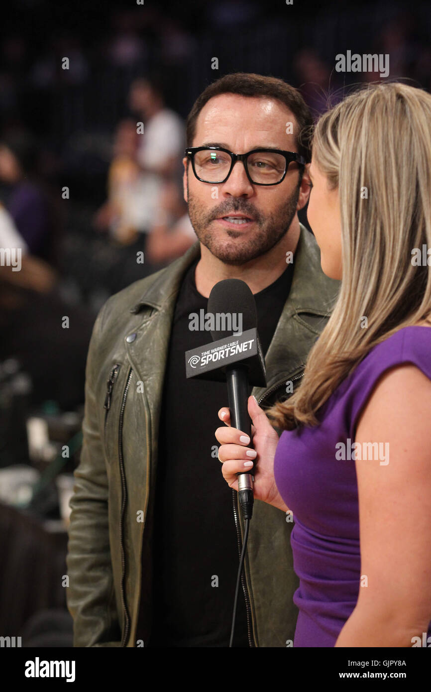Mittwoch, 13. April 2016; Promis, bei der Lakers-Spiel. Die Los Angeles Lakers besiegte die Utah Jazz mit dem Endstand von 101-96 in Lakers Kobe Bryant letzten NBA-Spiel im Staples Center in der Innenstadt von Los Angeles, CA.  Mitwirkende: Jeremy Piven Where: Los ein Stockfoto