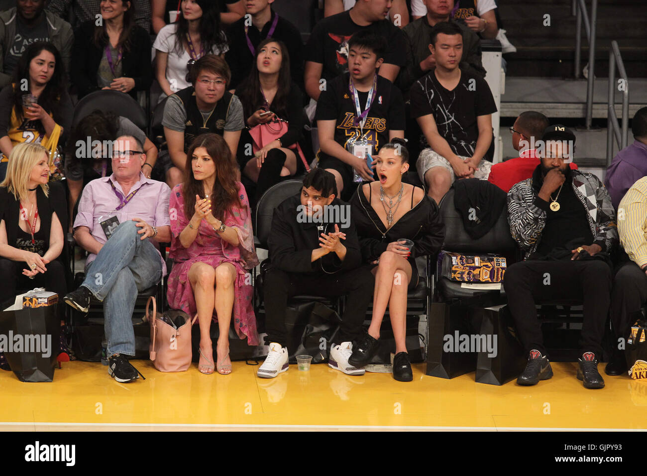 Mittwoch, 13. April 2016; Promis, bei der Lakers-Spiel. Die Los Angeles Lakers besiegte die Utah Jazz mit dem Endstand von 101-96 in Lakers Kobe Bryant letzten NBA-Spiel im Staples Center in der Innenstadt von Los Angeles, CA.  Mitwirkende: Die Weeknd, Bella Hadid Wh Stockfoto