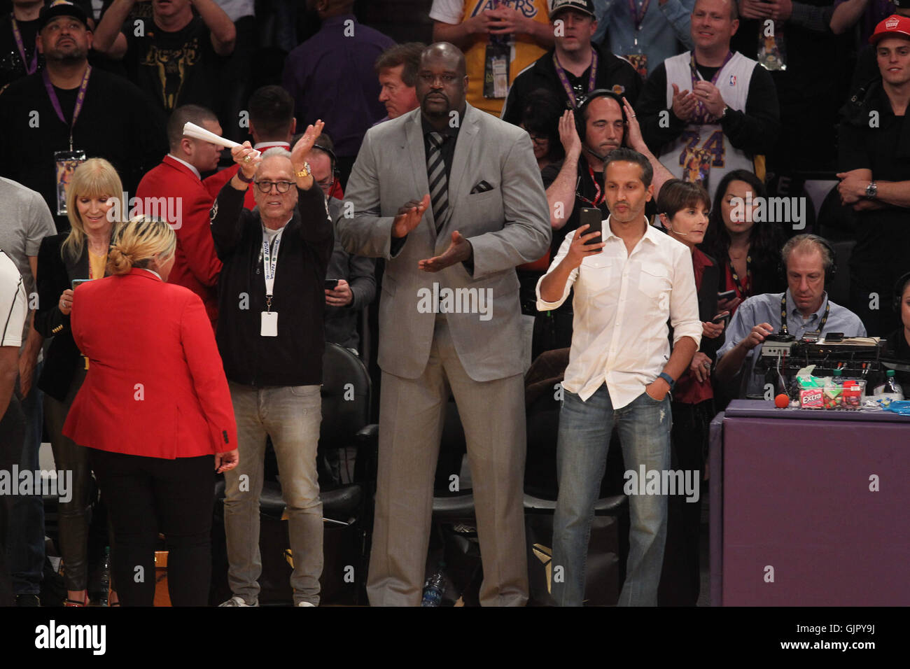 Mittwoch, 13. April 2016; Promis, bei der Lakers-Spiel. Die Los Angeles Lakers besiegte die Utah Jazz mit dem Endstand von 101-96 in Lakers Kobe Bryant letzten NBA-Spiel im Staples Center in der Innenstadt von Los Angeles, CA.  Mitwirkende: Shaquille O' Neal wo: Lo Stockfoto