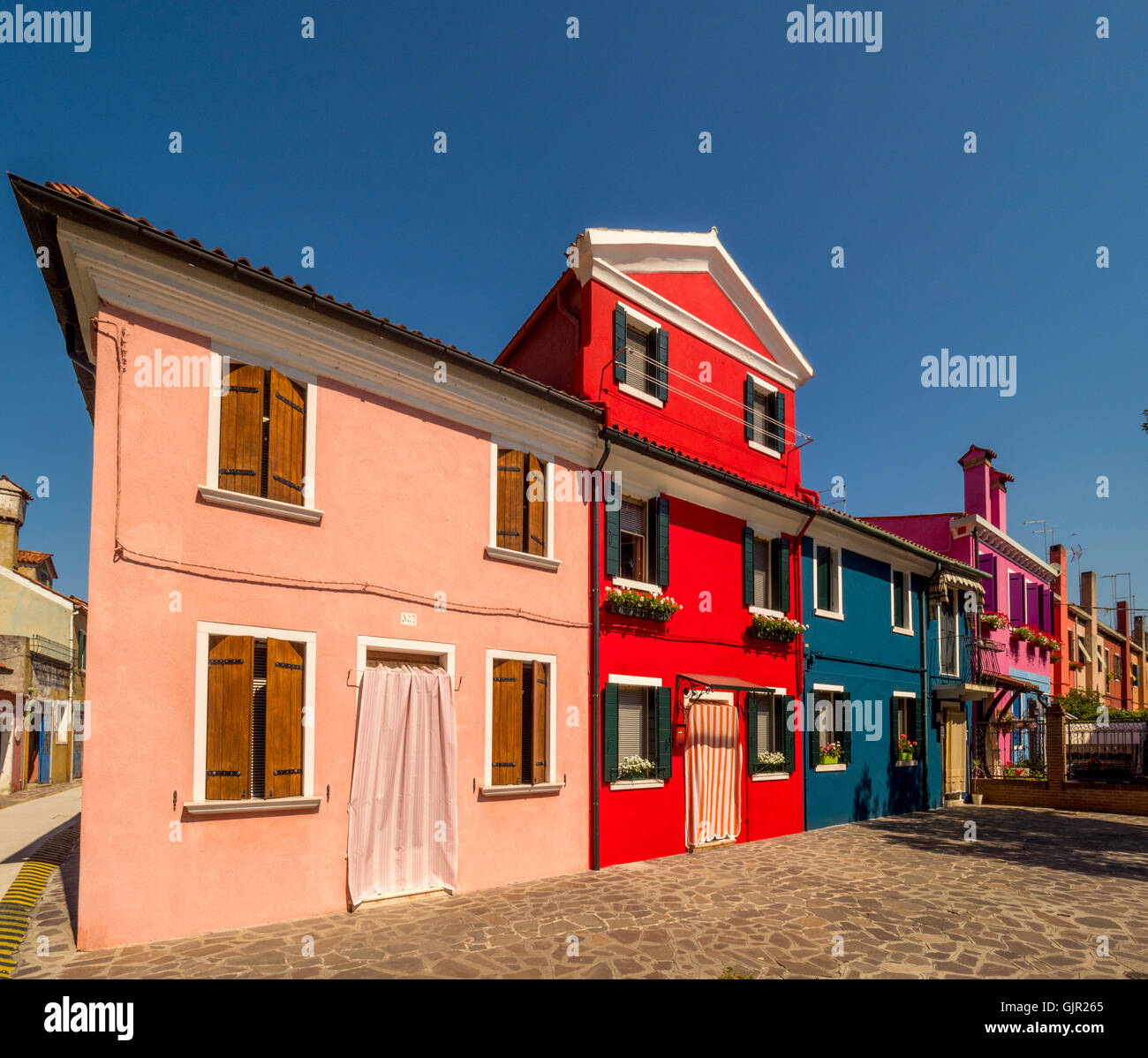 Die traditionell bunt bemalten Häuser der Insel Burano. Venedig, Italien. Stockfoto