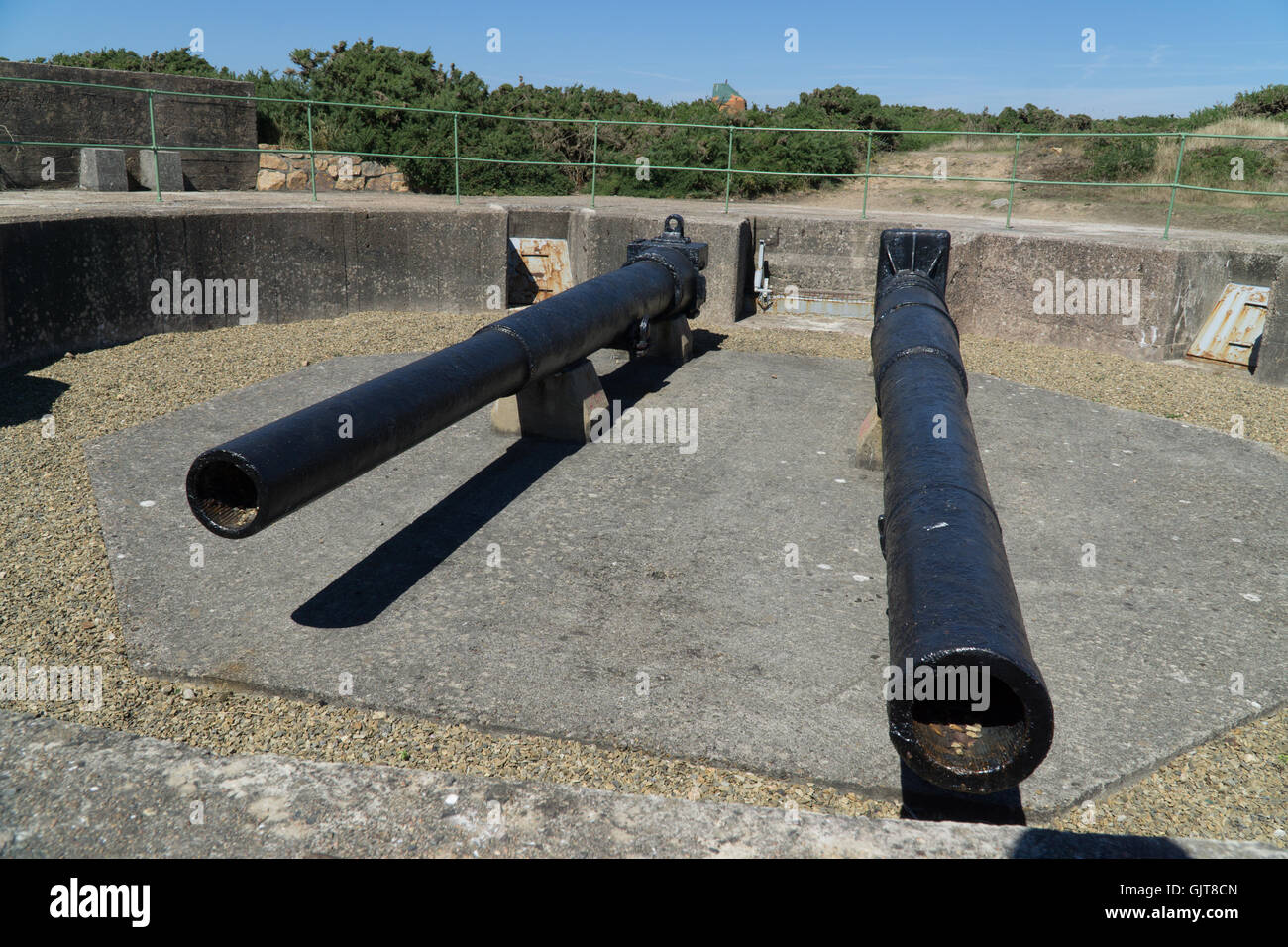 Teilweise restauriert Artilleriewaffen aus der zweiten Weltkrieg deutsche Besetzung von Kanal Islands.Located am Akku Moltke. Stockfoto