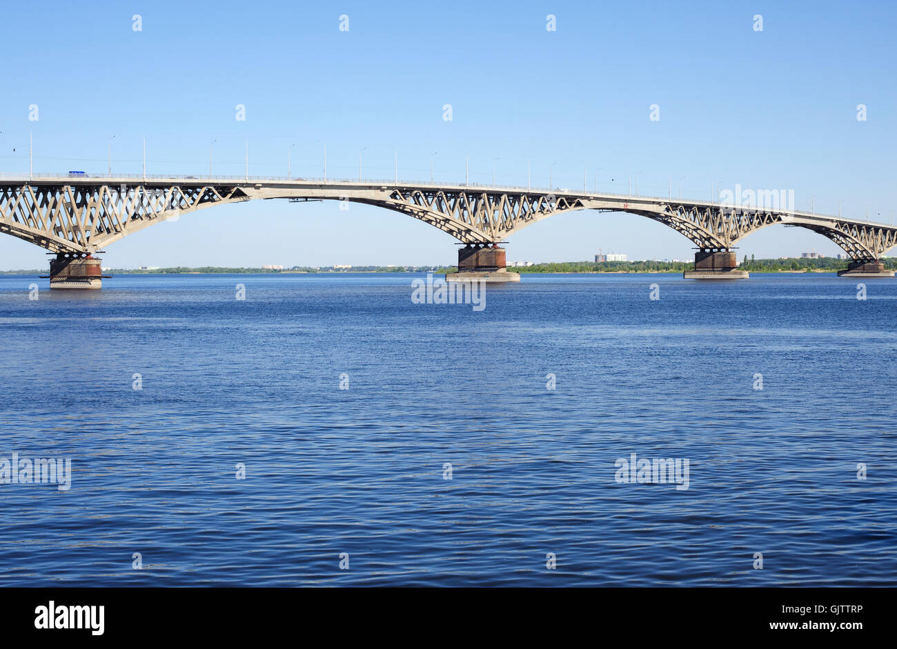 Saratow Brücke, die längste Brücke in die Sowjetunion zu bauen war Überquerung des Flusses Wolga in Saratow, Russland, 1965 Stockfoto