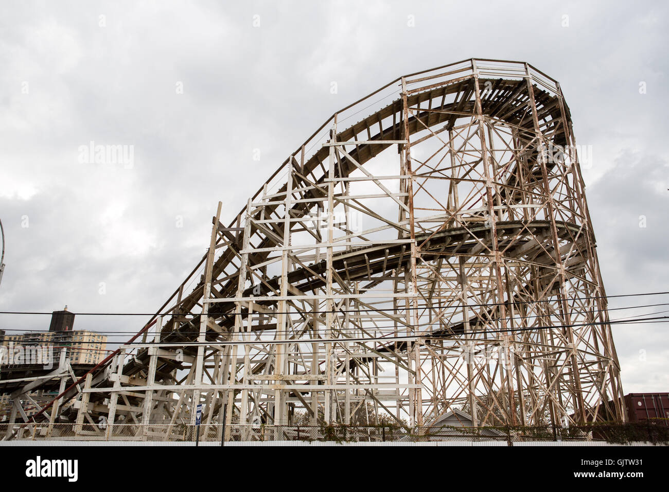 wooden-roller-coaster-fotos-und-bildmaterial-in-hoher-aufl-sung-alamy