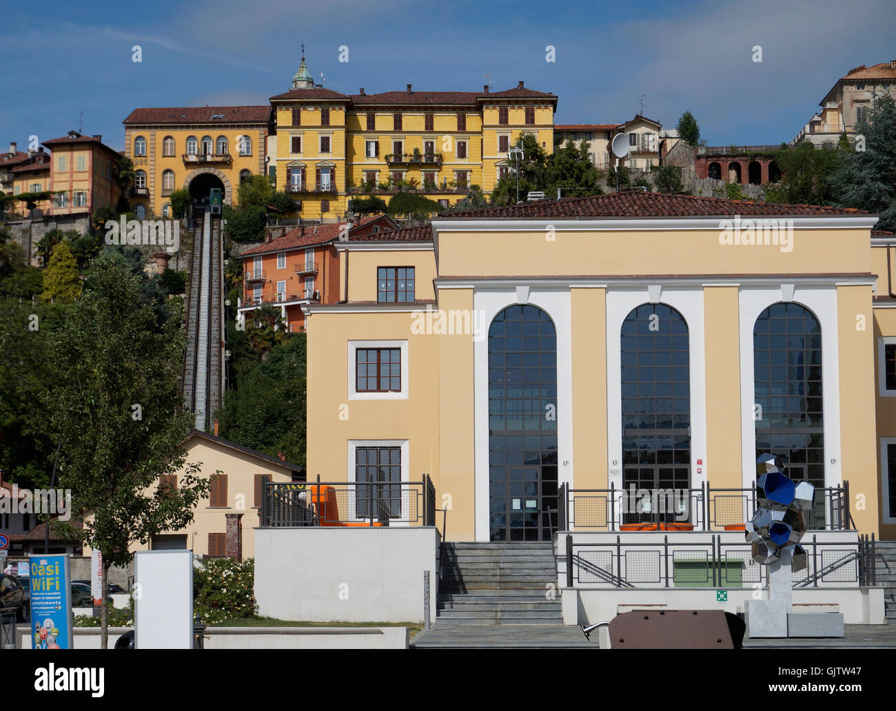 die Bibliothek und die Standseilbahn, Biella, Piemont, Italien Stockfoto