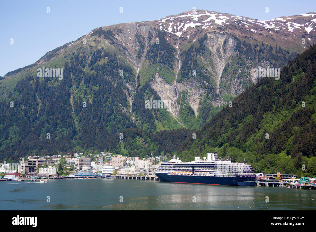 Die Ansicht von Juneau Innenstadt mit dem gleichen Namen Berg hinter (Alaska). Stockfoto