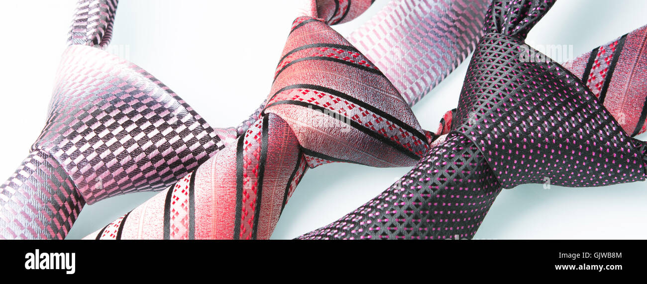 schöne Seide Krawatten auf dem Tisch Stockfoto