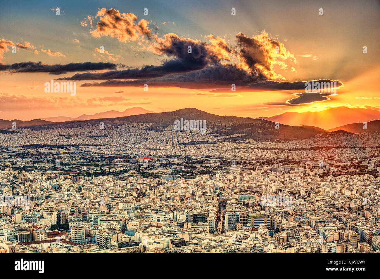 Der Sonnenuntergang über Athen-Becken, Griechenland Stockfoto
