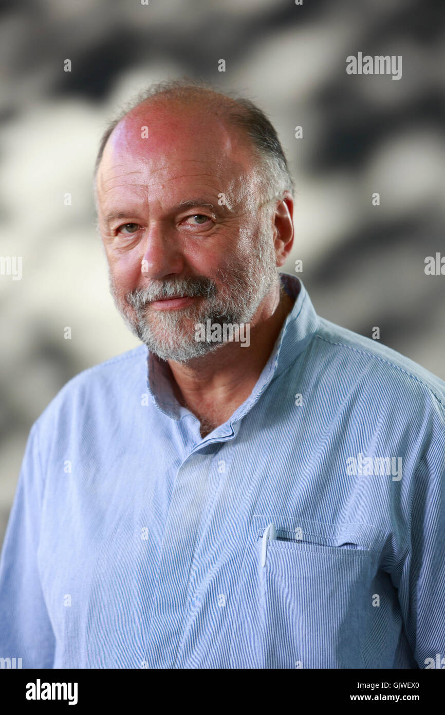 Edinburgh, UK. 17. August 2016. Edinburgh International Book Festival 5. Tag. Edinburgh International Book Festival findet statt in Charlotte Square Gardens. Edinburgh. Abgebildete Andrey Kurkov. Pako Mera/Alamy Live-Nachrichten Stockfoto