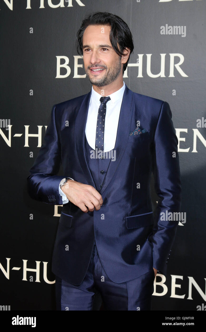 HOLLYWOOD, CA - 16 AUGUST: Rodrigo Santoro Bei Der LA Premiere Von