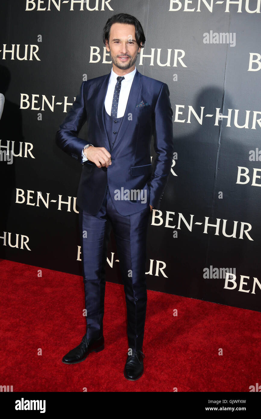 HOLLYWOOD, CA - 16 AUGUST: Rodrigo Santoro Bei Der LA Premiere Von