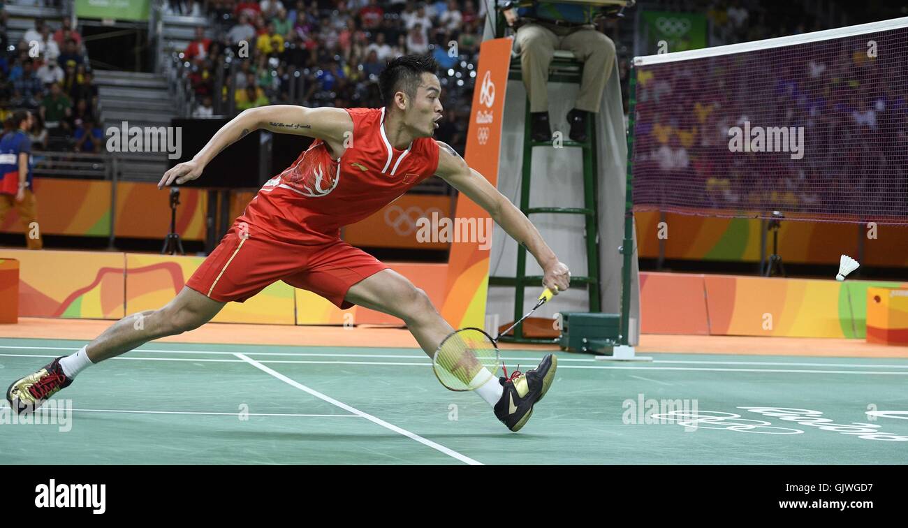 Rio De Janeiro, Brasilien. 17. August 2016. Chinas Lin Dan konkurriert während der Badminton Einzel Viertelfinale gegen Srikanth Kidambi von Indien in den Rio Olympischen Spielen 2016 in Rio De Janeiro, Brasilien, am 17. August 2016. Lin Dan gewann das Spiel mit 2:1. Bildnachweis: Wang Peng/Xinhua/Alamy Live-Nachrichten Stockfoto