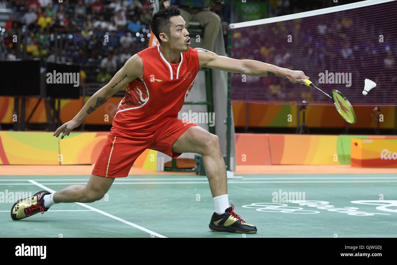 Rio De Janeiro, Brasilien. 17. August 2016. Chinas Lin Dan konkurriert während der Badminton Einzel Viertelfinale gegen Srikanth Kidambi von Indien in den Rio Olympischen Spielen 2016 in Rio De Janeiro, Brasilien, am 17. August 2016. Lin Dan gewann das Spiel mit 2:1. Bildnachweis: Wang Peng/Xinhua/Alamy Live-Nachrichten Stockfoto