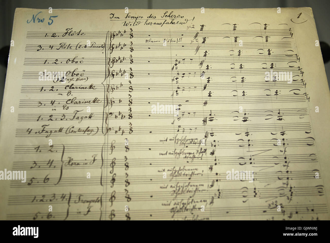 18. August 2016 - das Detail der Sinfonie Nr. 2 original-Manuskript von 19. Jahrhundert Meister Komponist Gustav Mahler. Mahlers original und vollständige Manuskript der Sinfonie Nr. 2 ist derzeit auf dem Display bei Sothebys Hong Kong.  Das Manuskript wird sein 29. November 2016 am Sothebys in London versteigert aufsetzen, die Experten gehen davon aus, dass es eine langjaehrige Preisschild auf ca. 3.500.000 4.500.000 Pfund Sterling zu holen. 18. August 2016. Hong Kong. Liau Chung Ren/ZUMA (Kredit-Bild: © Liau Chung Ren über ZUMA Draht) Stockfoto