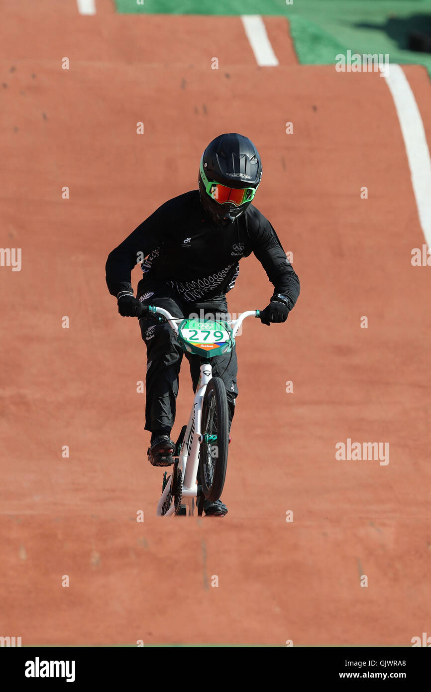 Rio De Janeiro, Brasilien. 17. August 2016. Herren BMX Wettbewerb. Trent Jones (NZL) © Aktion Plus Sport/Alamy Live-Nachrichten Stockfoto