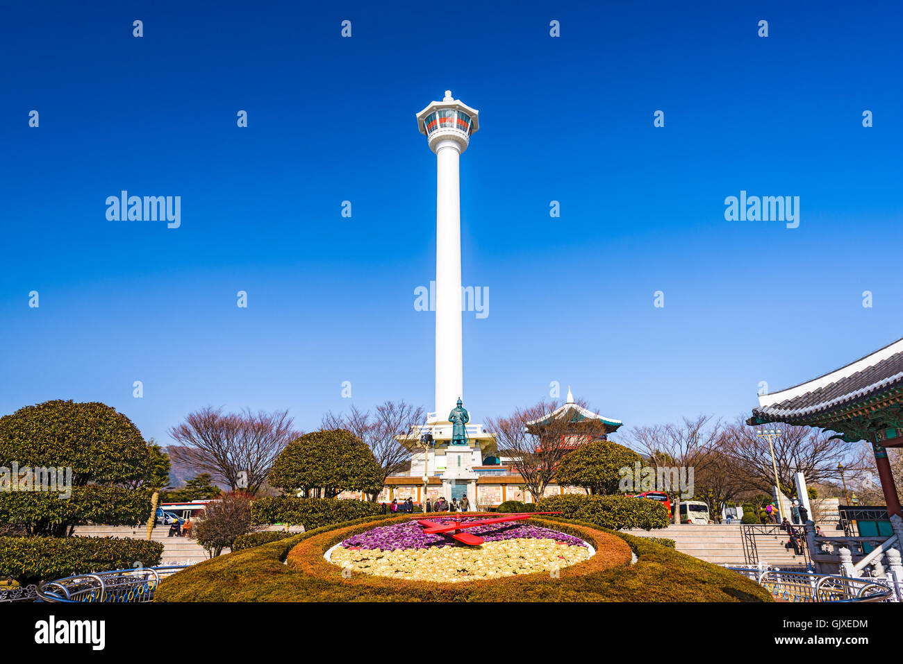 BUSAN, Südkorea - 11. Februar 2013: Busan Tower in Yongdusan Park. Stockfoto