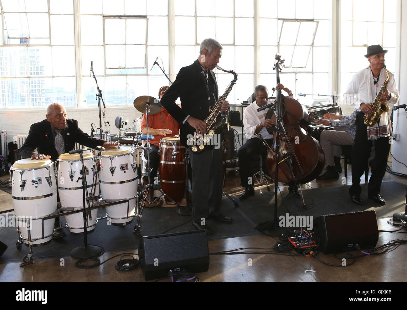 Jazz Foundation of America 25. jährlichen Jazz Loft Party statt am Hudson Studios Featuring: CANDIDO, Billy Harper, Alex Blake, wo blaue TK: New York City, New York, USA bei: 16. April 2016 Stockfoto