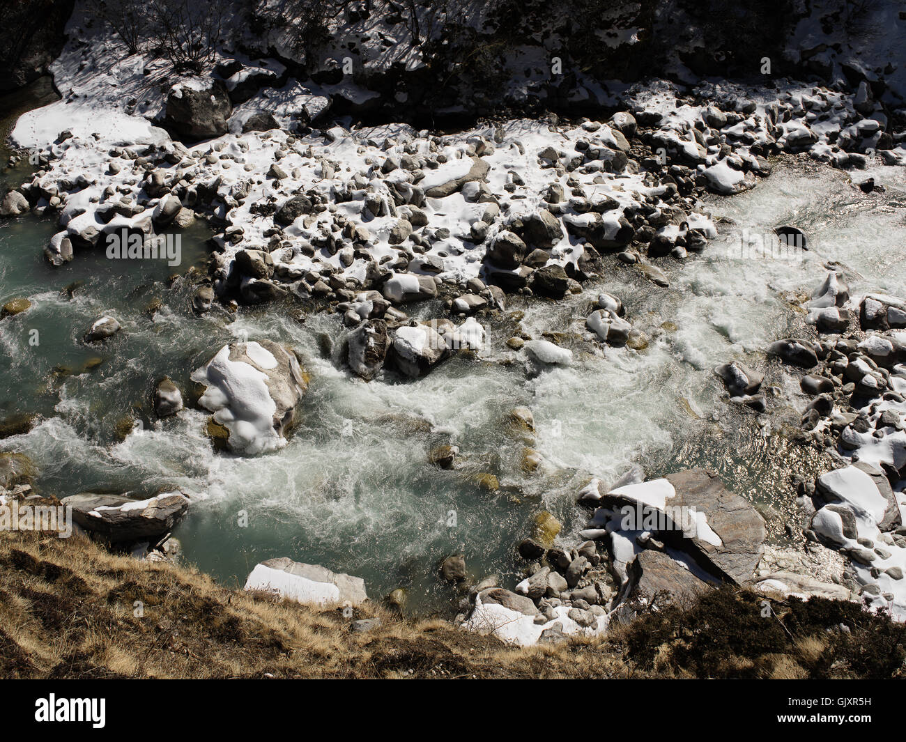 Rauschende Bergwasser Himalaya in Nepal Everest Base Camp in der Nähe von Tengboche Stockfoto