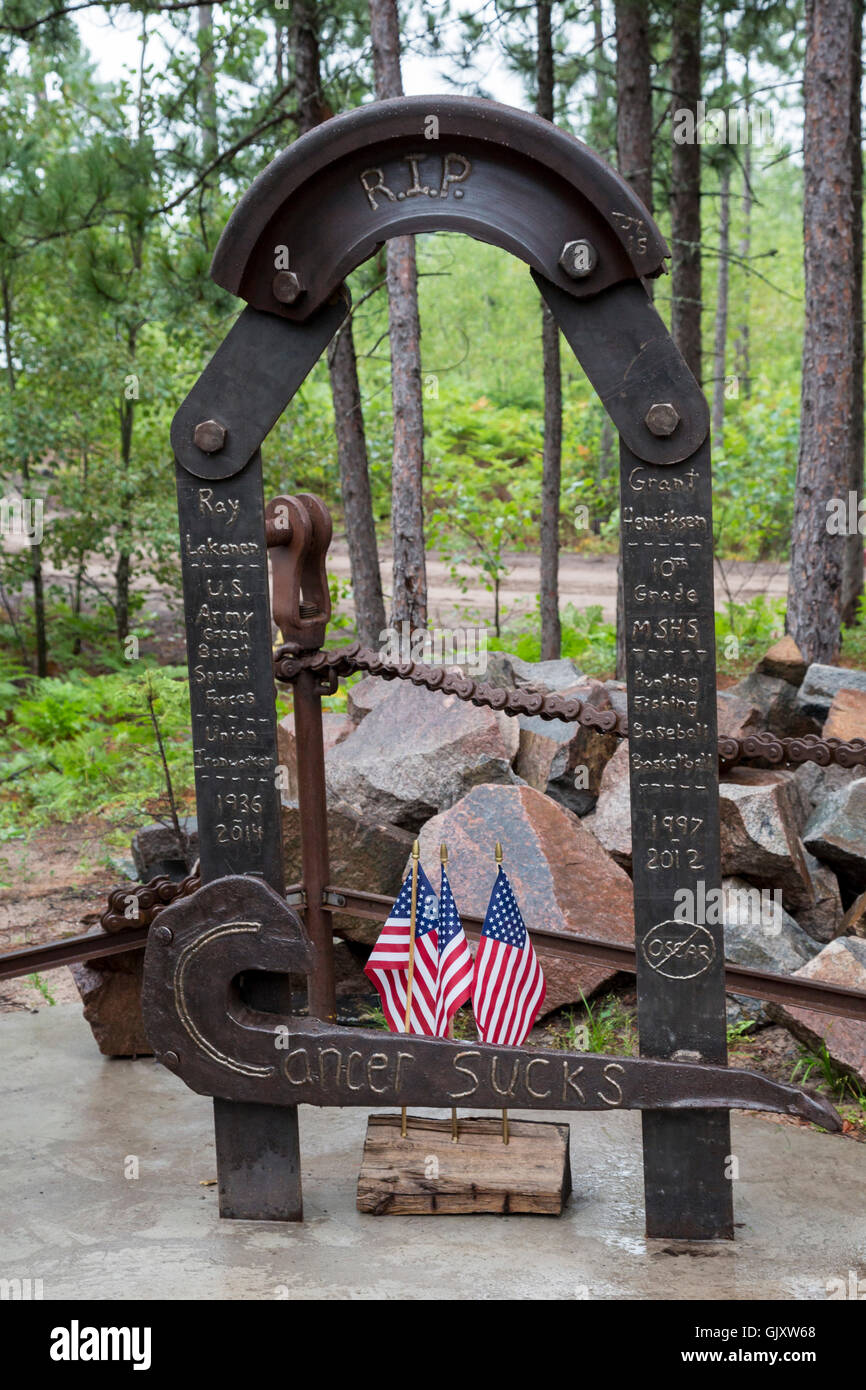 Chocolay Township, Michigan - Lakenenland, ein Outdoor-Skulpturenpark von Stahlarbeiters Tom Lakenen erstellt. Stockfoto