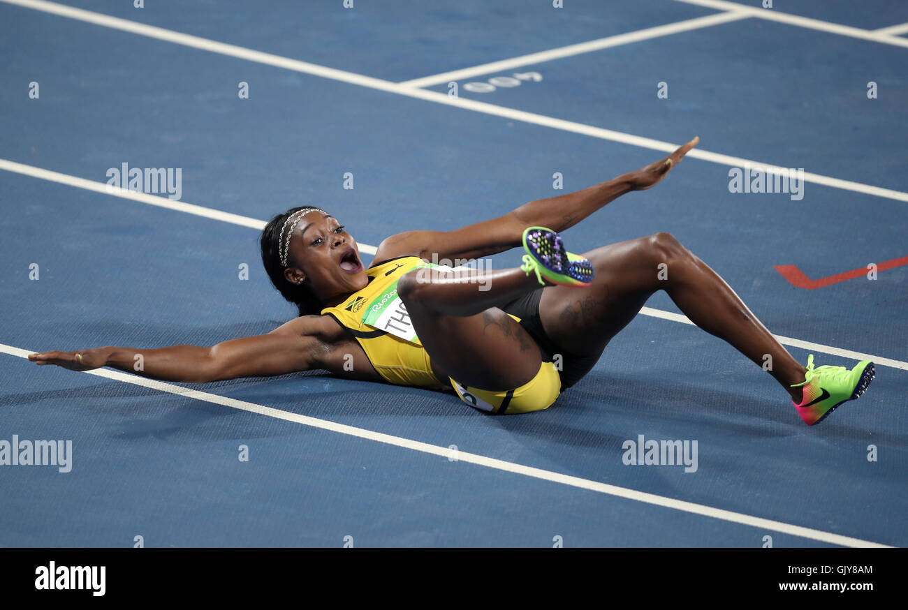 Jamaikas Elaine Thompson reagiert nach dem Gewinn der Frauen 200 m-Finale im Olympiastadion am zwölften Tag der Olympischen Spiele in Rio, Brasilien. Bild Datum: Mittwoch, 17. August 2016. Bildnachweis sollte lauten: Mike Egerton/PA Wire. NUR ZUR REDAKTIONELLEN VERWENDUNG Stockfoto