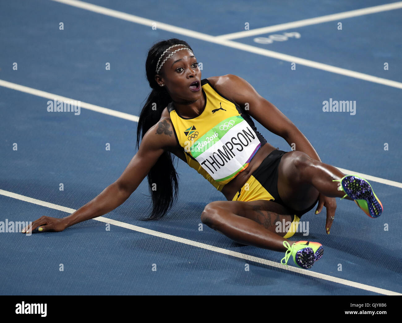 Jamaikas Elaine Thompson reagiert nach dem Gewinn der Frauen 200 m-Finale im Olympiastadion am zwölften Tag der Olympischen Spiele in Rio, Brasilien. Bild Datum: Mittwoch, 17. August 2016. Bildnachweis sollte lauten: Mike Egerton/PA Wire. NUR ZUR REDAKTIONELLEN VERWENDUNG Stockfoto