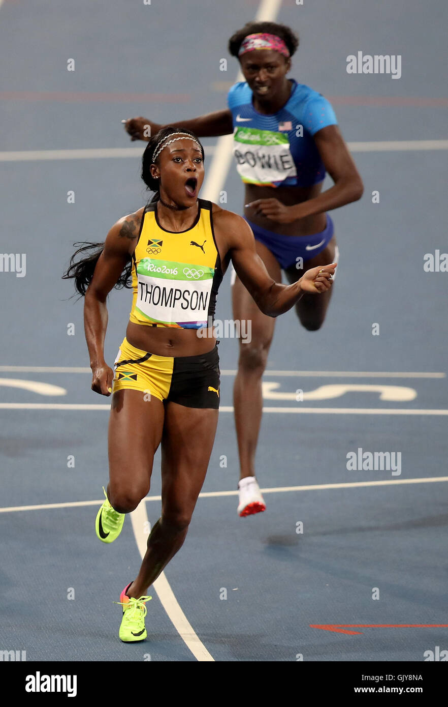 Jamaikas Elaine Thompson reagiert nach dem Gewinn der Frauen 200 m-Finale im Olympiastadion am zwölften Tag der Olympischen Spiele in Rio, Brasilien. Bild Datum: Mittwoch, 17. August 2016. Bildnachweis sollte lauten: Mike Egerton/PA Wire. NUR ZUR REDAKTIONELLEN VERWENDUNG Stockfoto