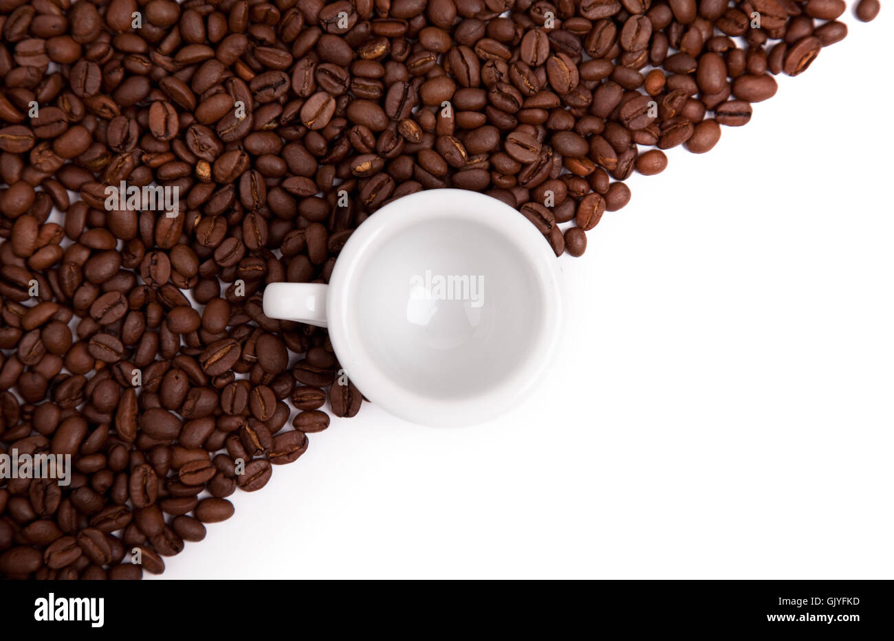 Espresso Tasse mit Kaffee Bohnen Stockfoto