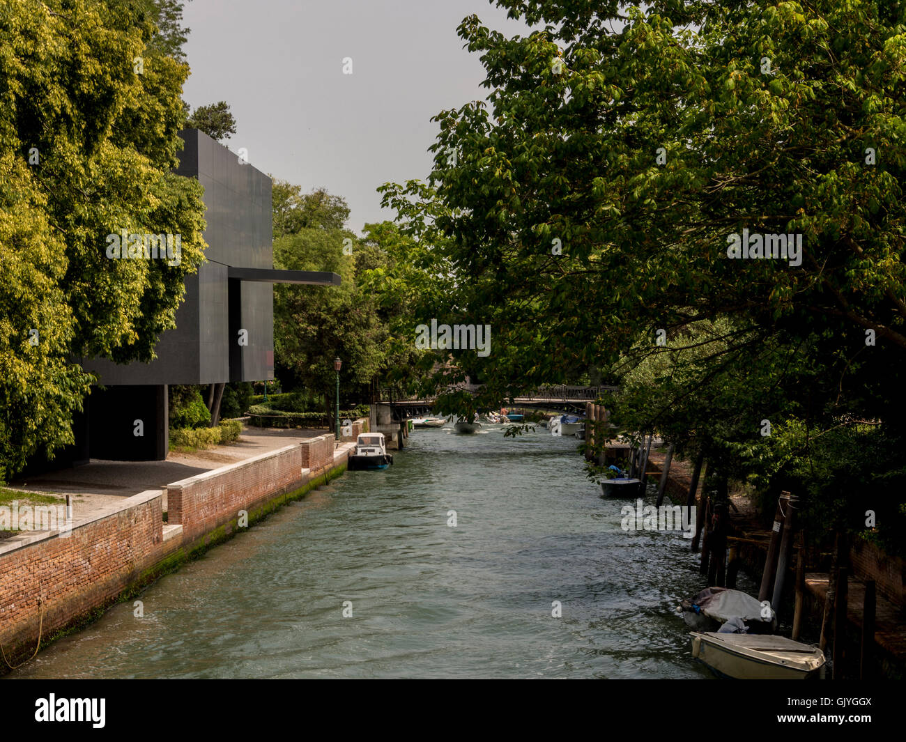 Australien-Pavillon mit Blick auf Rio dei Giardini Kanal, Giardini della Biennale. Eine Architektur-Ausstellung der Biennale in Venedig. Stockfoto