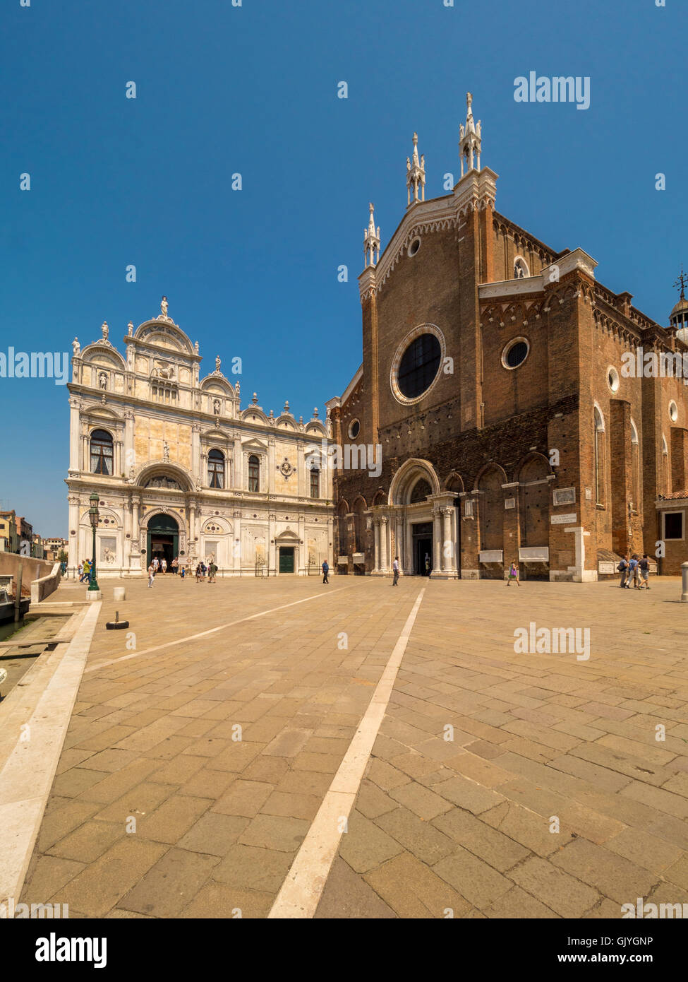 Exterieur der Scuola Grande di San Marco, jetzt ein Krankenhaus und die Basilica dei Santi Giovanni e Paolo. Venedig. Italien. Stockfoto