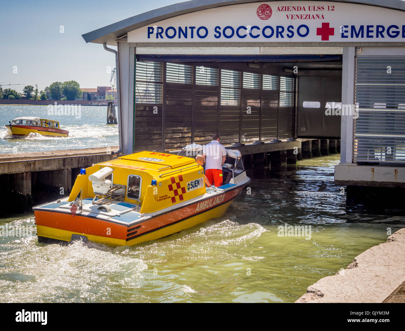 Wasser-Krankenwagen in die Notaufnahme. Venedig. Stockfoto