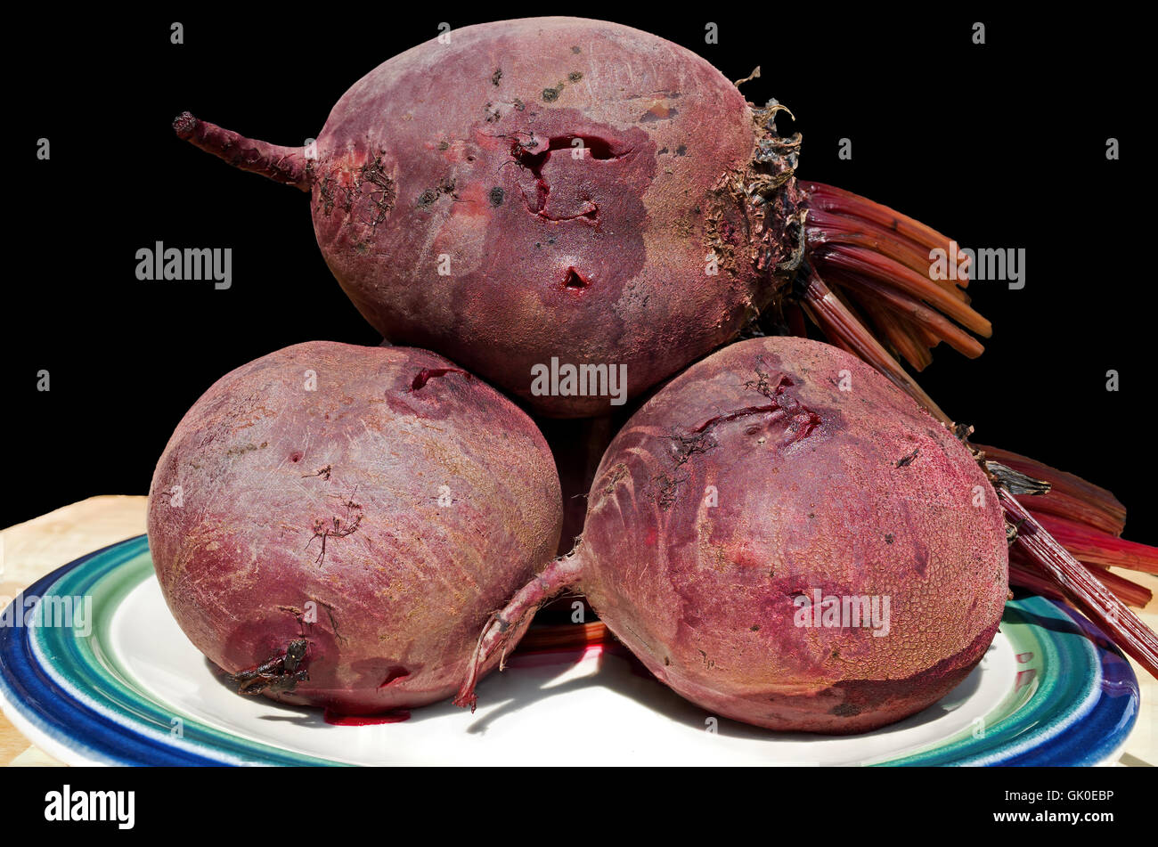 Rüben sind kühle Wetter Biennalen, die als Jahrbücher, produzieren ihre kugelige spitz zulaufenden Wurzeln und grünen Spitzen angebaut werden. Stockfoto