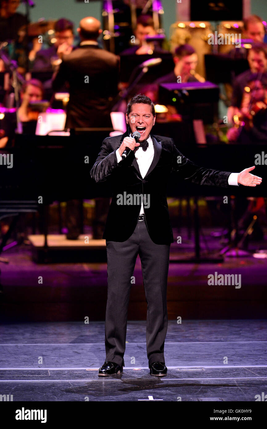 Adrienne Arsht 10. Jubiläums-Gala-Konzert an Adrienne Arsht Center für darstellende Künste ZIFF Ballet Opera House - Performances mit: Michael Feinstein Where: Miami, Florida, Vereinigte Staaten, wann: 21. April 2016 Stockfoto