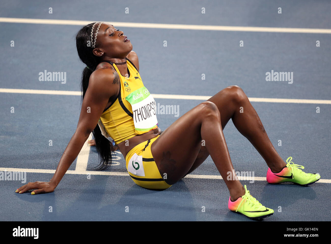 Jamaikas Elaine Thompson reagiert nach dem Gewinn der Frauen 200 m-Finale im Olympiastadion am zwölften Tag der Olympischen Spiele in Rio, Brasilien. Bild Datum: Mittwoch, 17. August 2016. Bildnachweis sollte lauten: Mike Egerton/PA Wire. NUR ZUR REDAKTIONELLEN VERWENDUNG Stockfoto