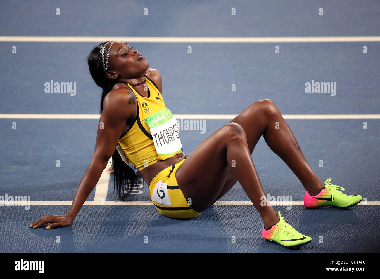 Jamaikas Elaine Thompson reagiert nach dem Gewinn der Frauen 200 m-Finale im Olympiastadion am zwölften Tag der Olympischen Spiele in Rio, Brasilien. Bild Datum: Mittwoch, 17. August 2016. Bildnachweis sollte lauten: Mike Egerton/PA Wire. NUR ZUR REDAKTIONELLEN VERWENDUNG Stockfoto