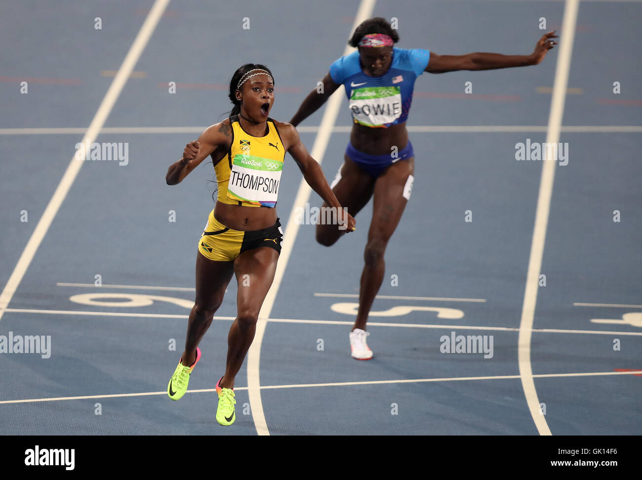 Jamaikas Elaine Thompson reagiert nach dem Gewinn der Frauen 200 m-Finale im Olympiastadion am zwölften Tag der Olympischen Spiele in Rio, Brasilien. Bild Datum: Mittwoch, 17. August 2016. Bildnachweis sollte lauten: Mike Egerton/PA Wire. NUR ZUR REDAKTIONELLEN VERWENDUNG Stockfoto