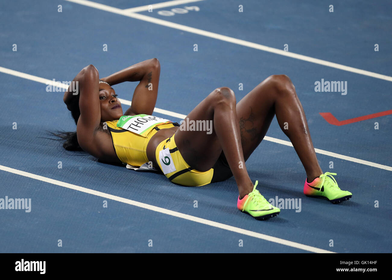 Die Jamaikanerin Elaine Thompson reagiert nach dem Gewinn des 200-Meter-Finales der Frauen im Olympiastadion am zwölften Tag der Olympischen Spiele in Rio, Brasilien. Bilddatum: Mittwoch, 17. August 2016. Bildnachweis sollte lauten: Mike Egerton/PA Wire. Stockfoto