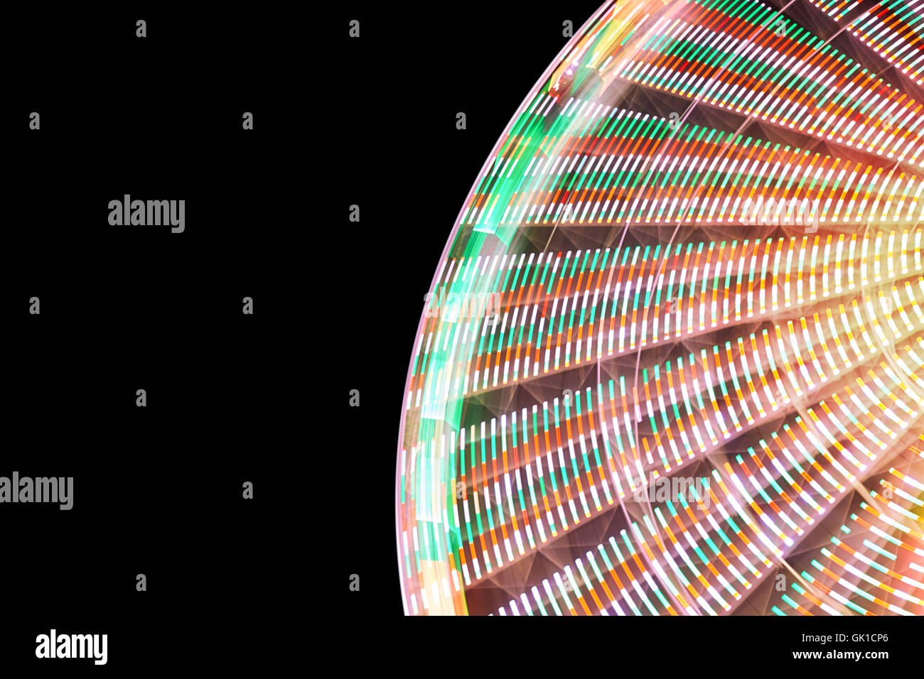 Abstrakte Hintergrundunschärfe machte in der Nacht, Langzeitbelichtung Bild des Riesenrads. Stockfoto