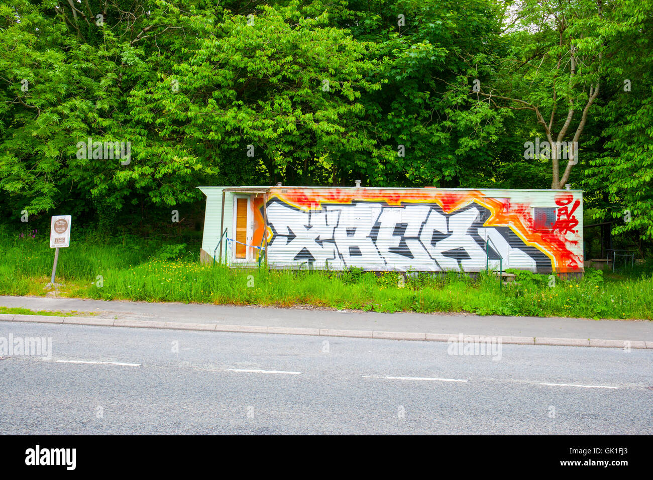 Geschlossen nach unten und verfallenen Straßencafé auf der A494 in Wales Großbritannien Stockfoto