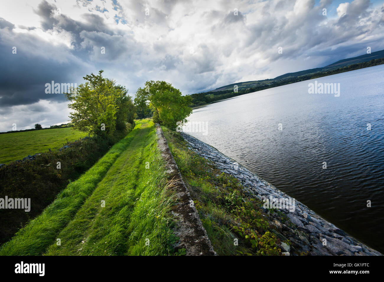 Dramatische Landschaftsansicht Vartry Reservoirs in Irland Stockfoto