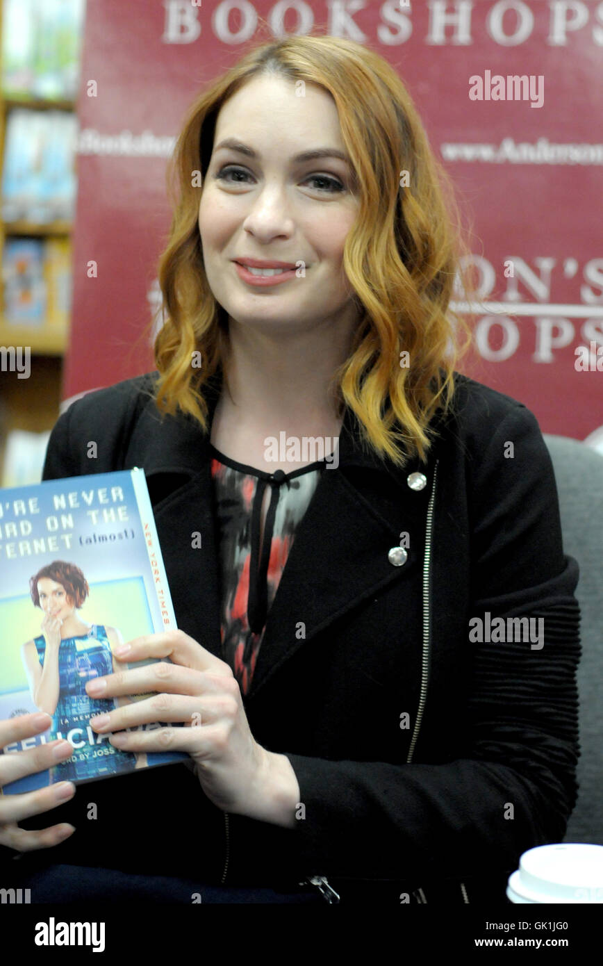 Felicia Day Signierstunde für "Du bist nie komisch im Internet (fast)" am Andersons Buchhandlung Featuring: Felicia Day wo: Naperville, Illinois, USA bei: 23. April 2016 Stockfoto