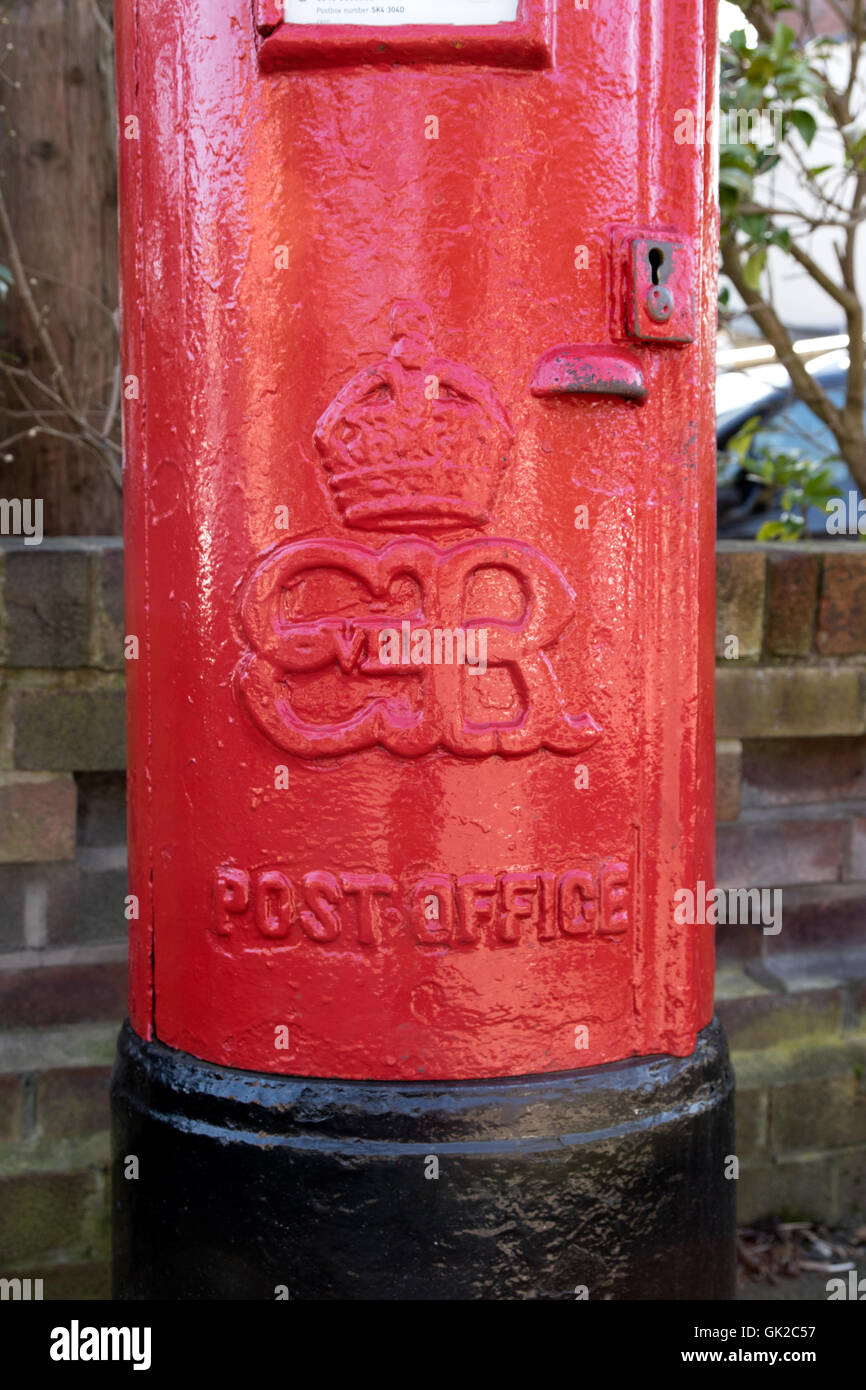 Sehr seltene Briefkasten mit der Royal-Chiffre von Edward VIII, Heaton Mersey, Stockport, UK. Stockfoto