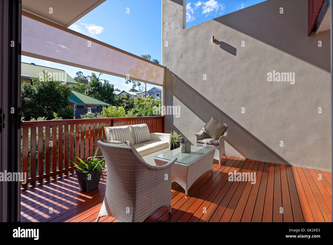 Outdoor-Lifestyle Terrasse im Freien Balkon zukunftsweisende Australien Sommersonnenschein Stockfoto