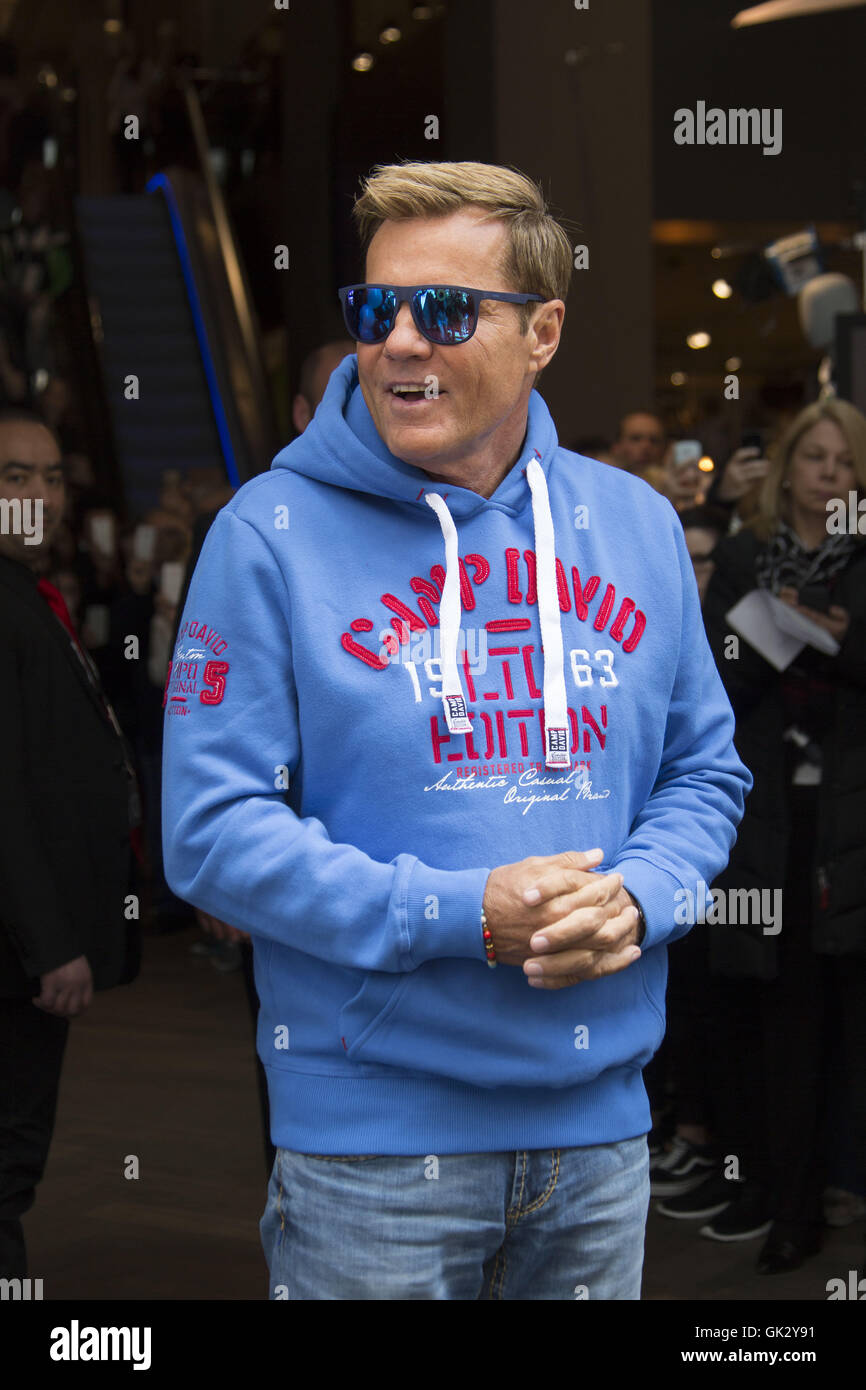 Dieter Bohlen öffnet der neue Store von Camp David "The Store" in Oldenburg  Featuring: Dieter Bohlen wo: Hamburg, Deutschland: 28. April 2016  Stockfotografie - Alamy