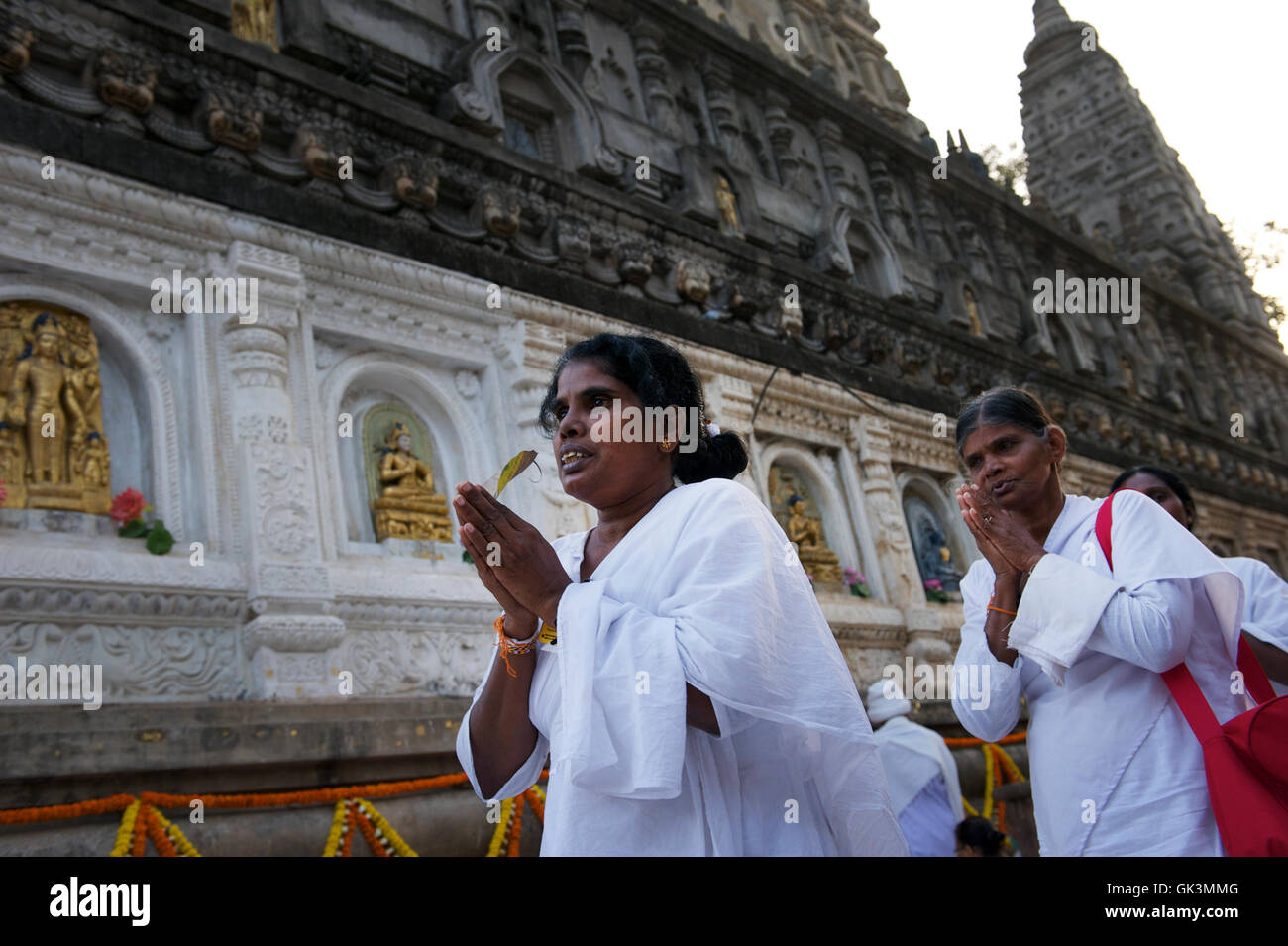 7. März 2012, umrunden Nord-Zentral-Indien, Indien---Sri Lanka Nonnen, den Mahabodhi-Tempel, Haus des Bantambaumbaums unter Stockfoto