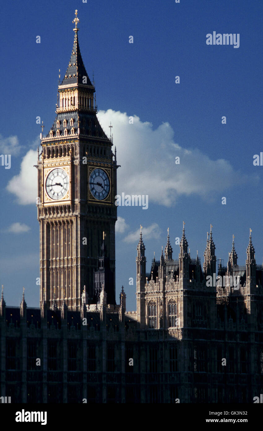 ca. 1980-1995, London, England, UK---der Turm von Big Ben erhebt sich