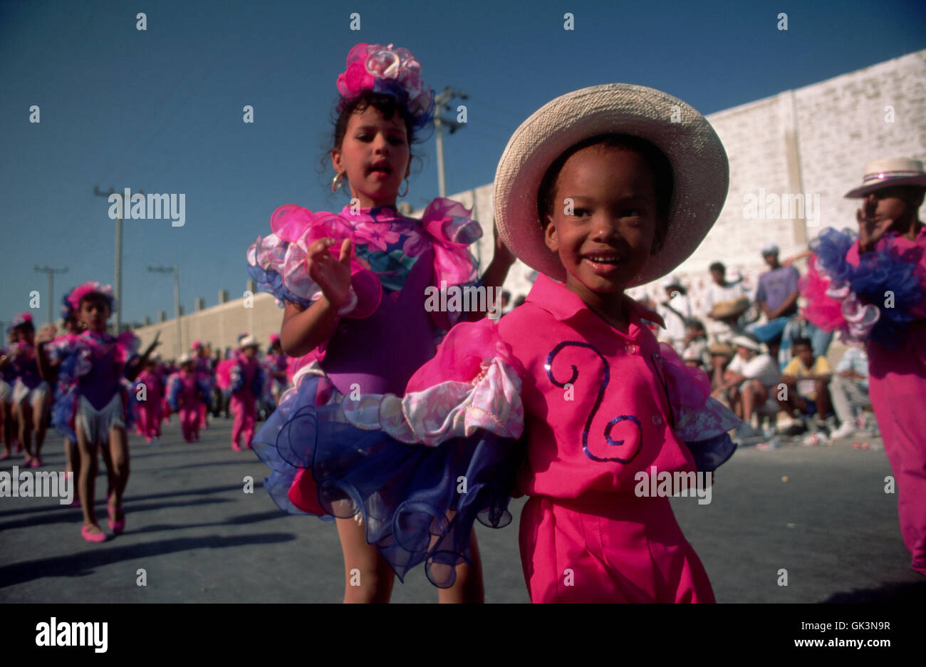 ca.1980-1995, Kolumbien---Kinder in Kostümen teilnehmen in der Kinderumzug am Branquilla Karneval, Branquilla, Stockfoto